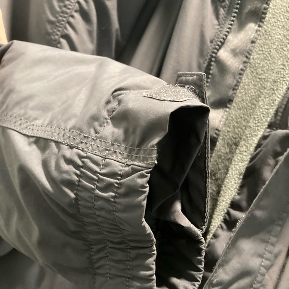 L.L.Bean-Men’s Gray Winter Coat - Picture 4 of 10